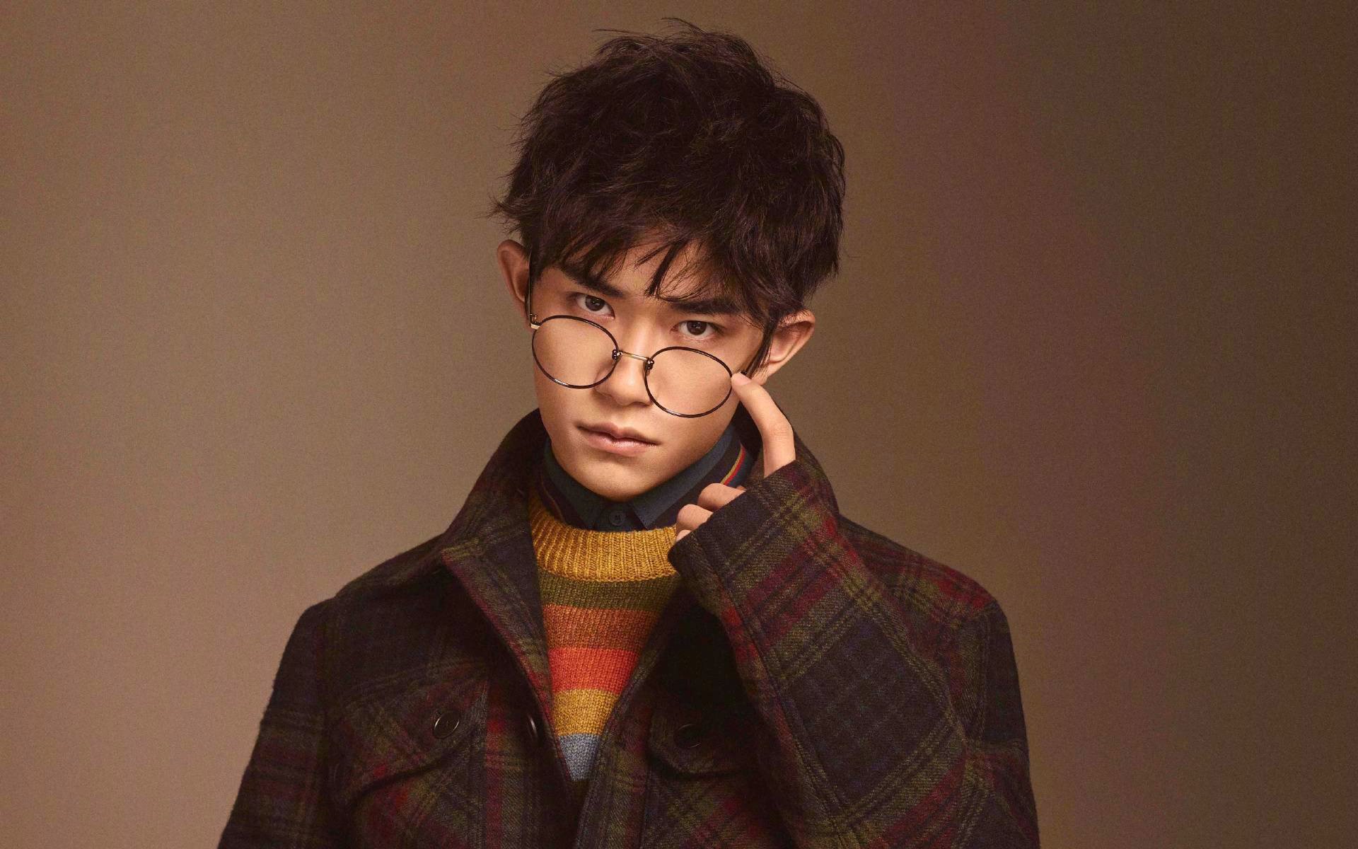 传奇再临:老车手的赛场故事,传奇车王晋级赛