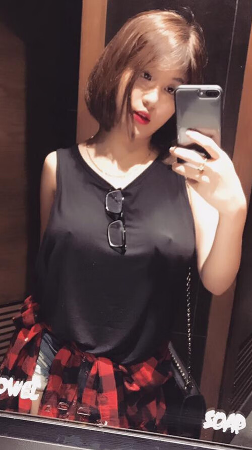 右边锋身手不凡!球员纪录片发布,球迷直呼过瘾,右边路球员